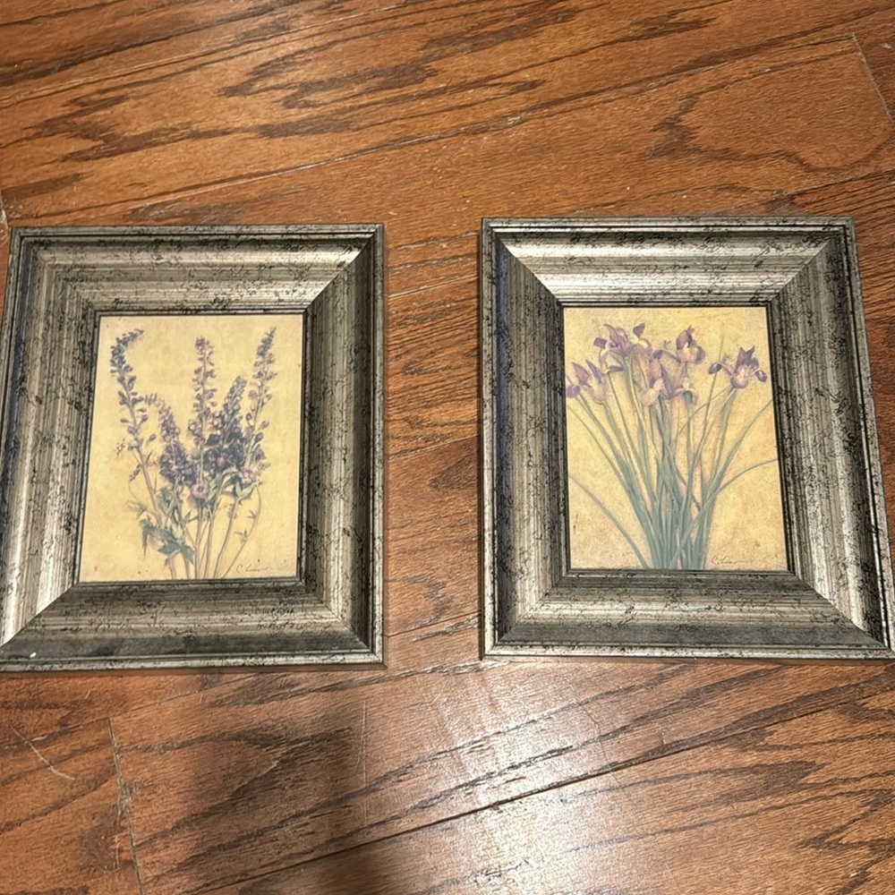 Set up two flower wall decor
